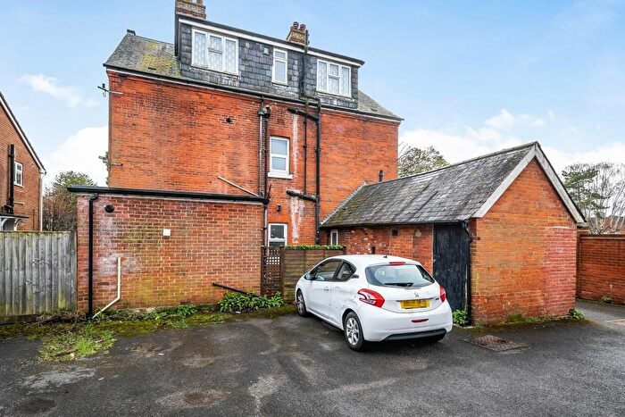 1 Bedroom Flat For Sale In Basingstoke, Hampshire, RG21