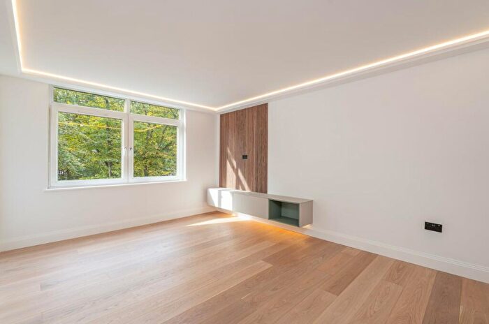 2 Bedroom Apartment To Rent In Finchley Road, St John's Wood, London, NW8