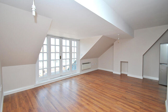 1 Bedroom Apartment To Rent In Leys Avenue, Letchworth Garden City, SG6