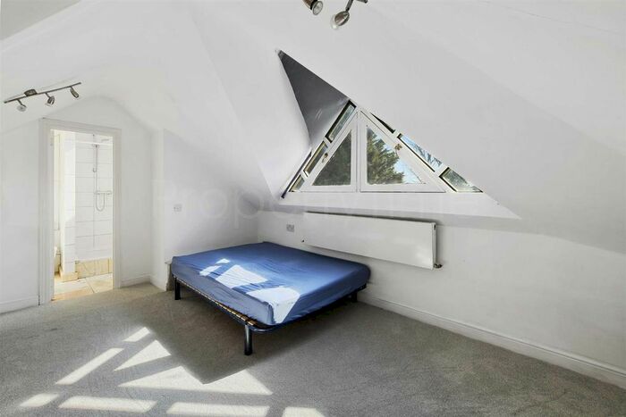 3 Bedroom Flat To Rent In Dresden Road, Archway, N19