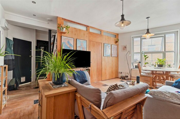 4 Bedroom Flat To Rent In John Campbell Road, London, N16