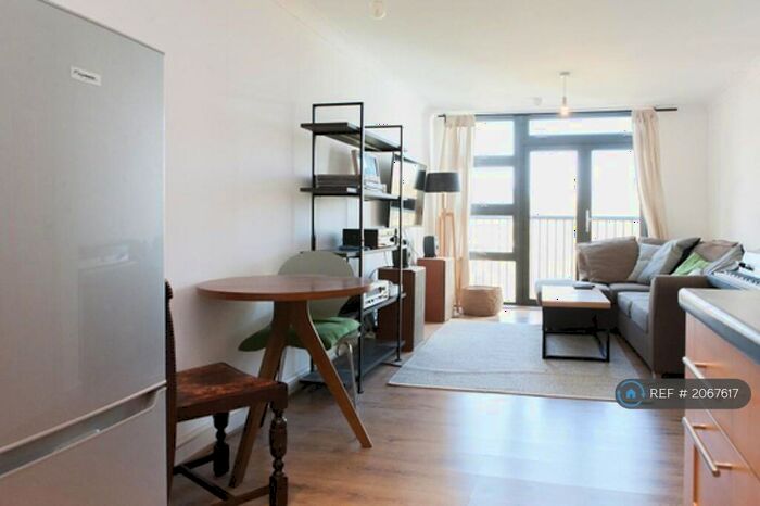 1 Bedroom Flat To Rent In Maltings Close, London, E3
