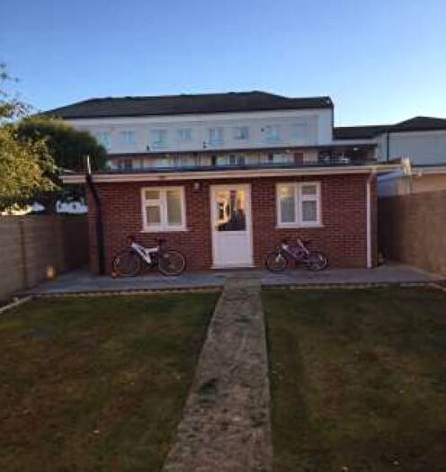 2 Bedroom Bungalow To Rent In Norman Crescent, Heston, Hounslow, TW5