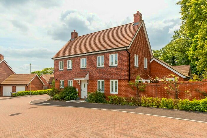 4 Bedroom Detached House To Rent In Cleverley Rise, Bursledon, SO31