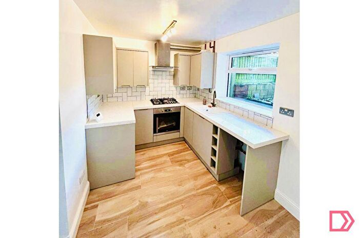 3 Bedroom Terraced House To Rent In Kingshill Road, Swindon, Wiltshire, SN1