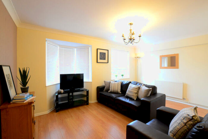 2 Bedroom Flat To Rent In Goddard Close, Maidenbower, Crawley, RH10