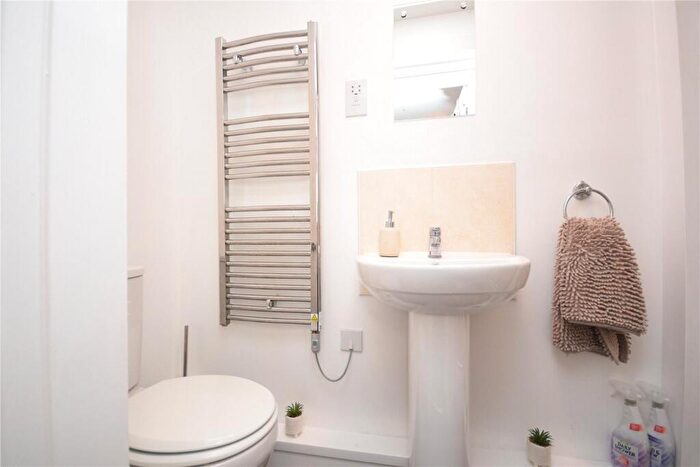 2 Bedroom Apartment To Rent In Boulevard Rise, Leeds, West Yorkshire, LS10