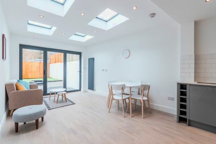 2 Bedroom Flat To Rent In Crystal Palace Road, London, SE22