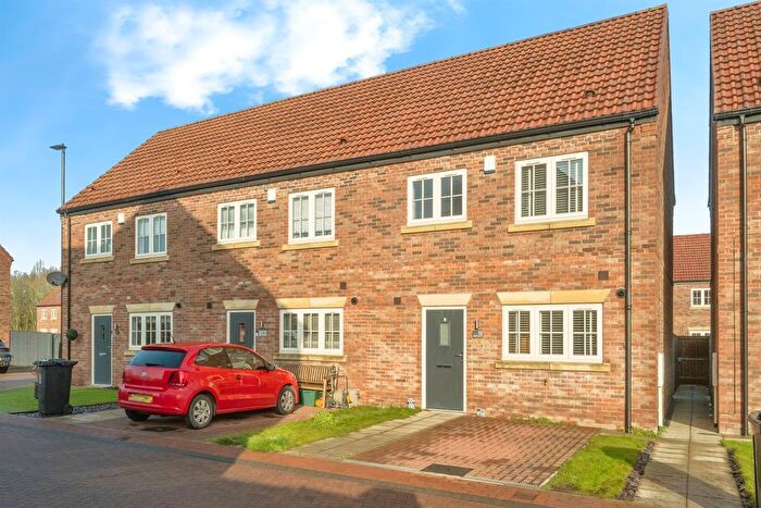 4 Bedroom End Of Terrace House For Sale In Wharf Crescent, Thorne, Doncaster, DN8