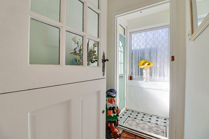 2 Bedroom Semi-Detached Bungalow For Sale In Broomfield, Thundersley, SS7