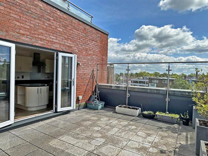 2 Bedroom Flat For Sale In London Road, East Grinstead, RH19