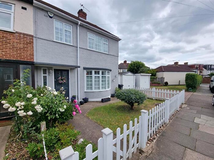 3 Bedroom House For Sale In Fields Park Crescent, Romford, RM6