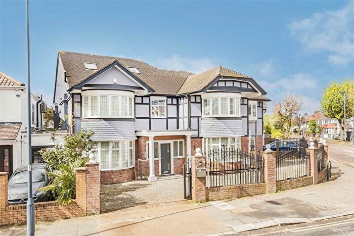2 Bedroom Flat To Rent In Park Avenue North, Willesden Green, NW10