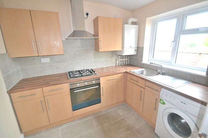 2 Bedroom Flat To Rent In Reading Road, Pangbourne, RG8
