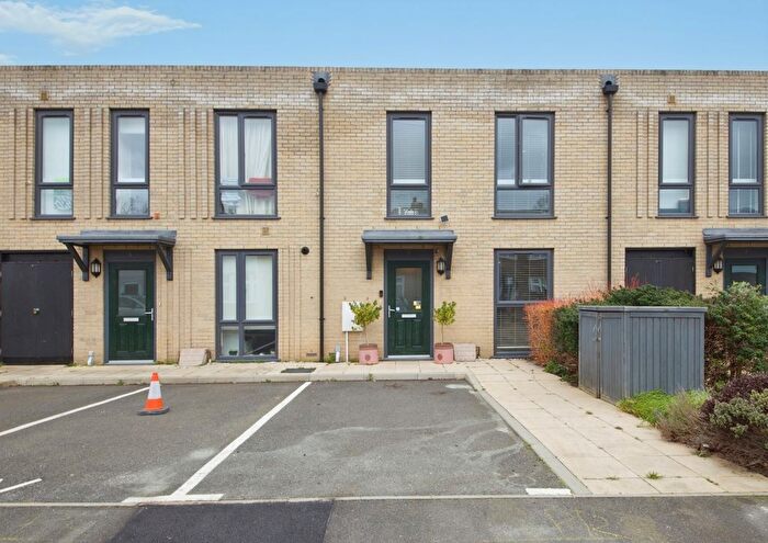 2 Bedroom Detached House For Sale In Poplar Street, Romford, RM7