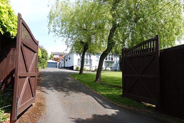 3 Bedroom Detached Bungalow For Sale In Western Dene, Hazlemere, HP15