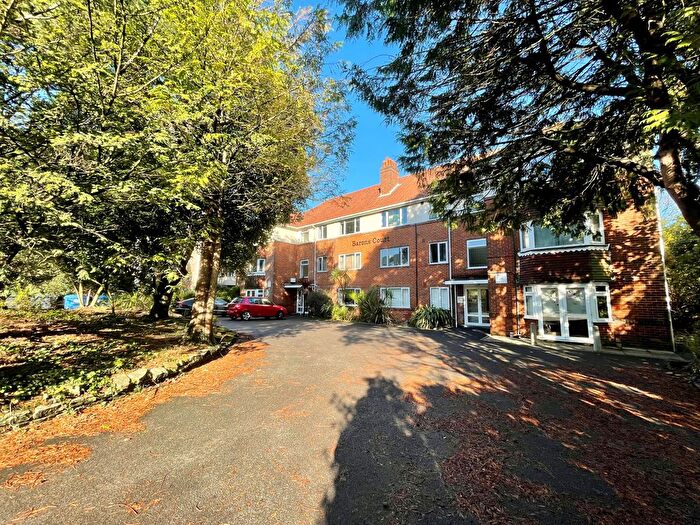 2 Bedroom Flat To Rent In Barons Court, Poole, BH12