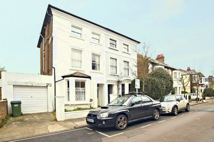 2 Bedroom Flat To Rent In Jocelyn Road, Richmond, Surrey, TW9