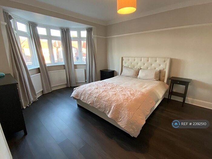 4 Bedroom Detached House To Rent In Sunset Road, London, SE24