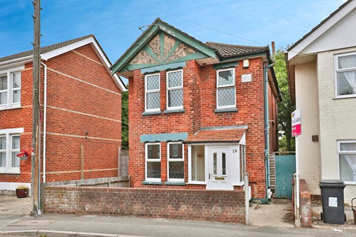 3 Bedroom Detached House For Sale In Bemister Road, Bournemouth, BH9
