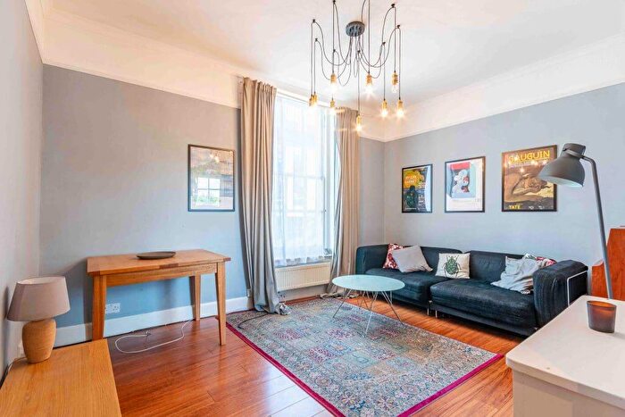 2 Bedroom Flat To Rent In L Albert Place, Edinburgh, EH7