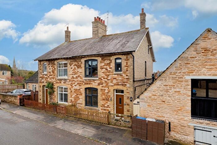 3 Bedroom Semi Detached House For Sale In Queen Eleanor Road, Geddington, NN14
