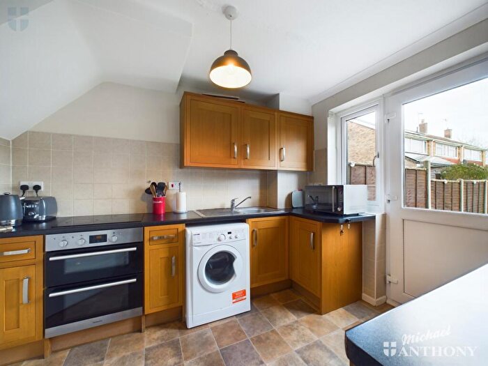 3 Bedroom End Of Terrace House For Sale In Chadwell Path, Aylesbury, Buckinghamshire, HP21