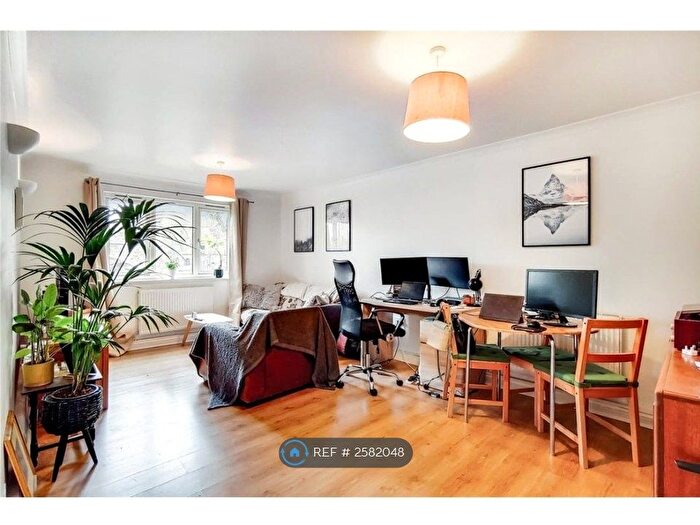 1 Bedroom Flat To Rent In Courland Grove, London, SW8