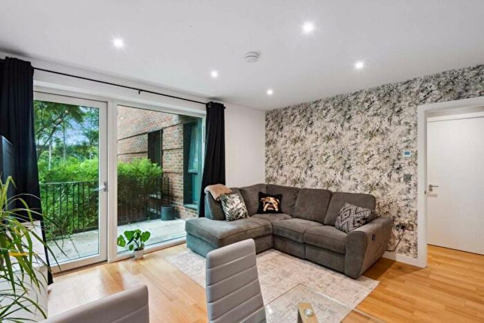 1 Bedroom Flat For Sale In Samara Drive, Southall, UB1