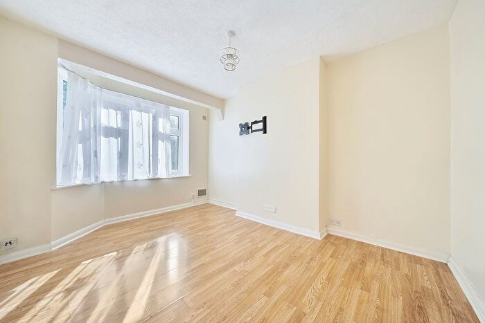 2 Bedroom Flat To Rent In Chinbrook Road, London, SE12