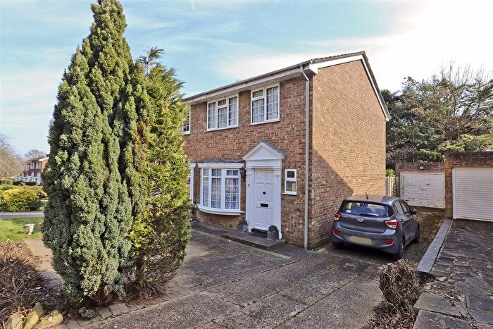 3 Bedroom Semi-Detached House For Sale In Silverbirch Close, Ickenham, UB10