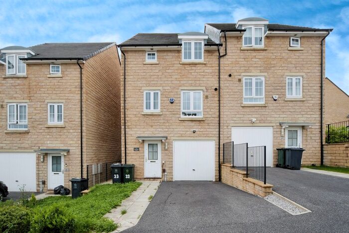 3 Bedroom Semi-Detached House For Sale In Staincliffe Drive, Keighley, BD22