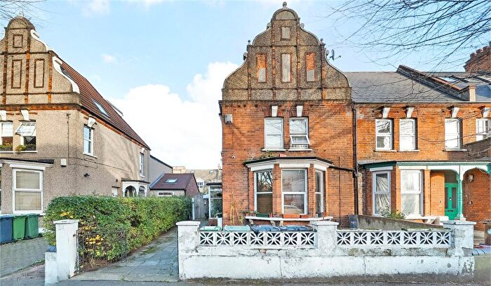 3 Bedroom End Of Terrace House For Sale In Pretoria Avenue, Walthamstow, London, E17