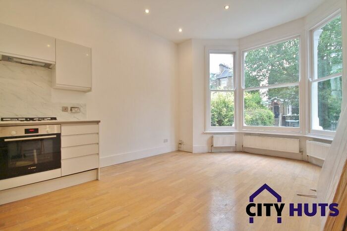 2 Bedroom Flat To Rent In Hartham Road, London, N7