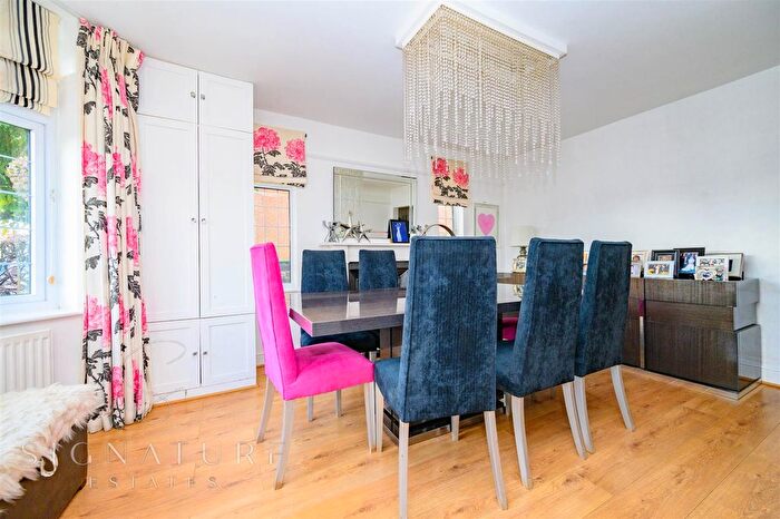 4 Bedroom Detached House For Sale In Toms Lane, Kings Langley, WD4