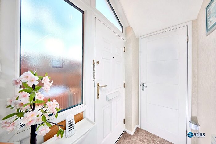 2 Bedroom Flat For Sale In Cavell Close, Woolton, L25