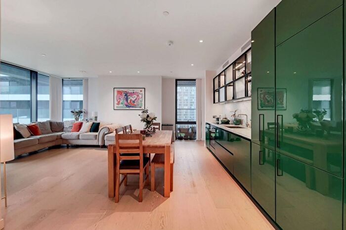 2 Bedroom Flat To Rent In Wardian London, Canary Wharf, London, E14