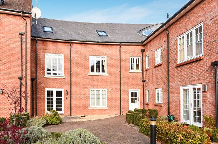2 Bedroom Flat For Sale In Vineyard, Abingdon, OX14