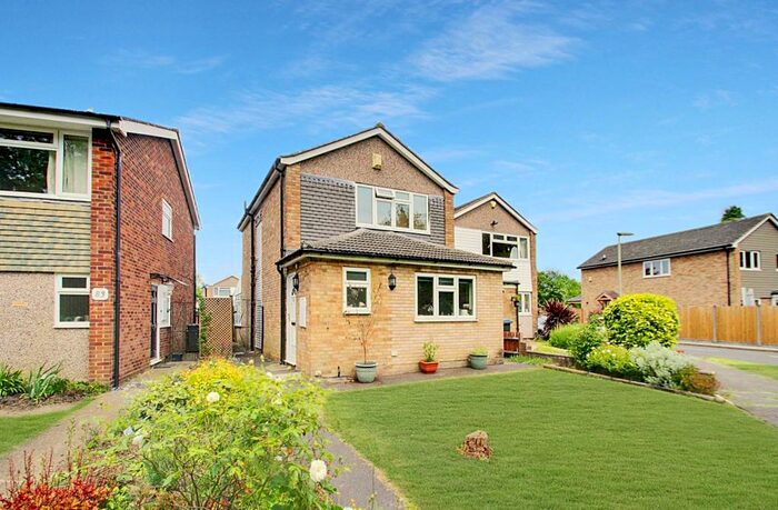 3 Bedroom Detached House To Rent In Chertsey, Surrey, KT16