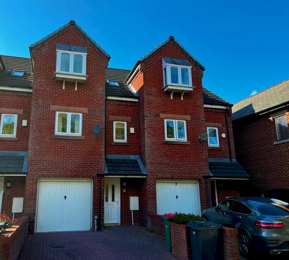 3 Bedroom Town House To Rent In Wove Court, Garstang Road, Preston, PR1