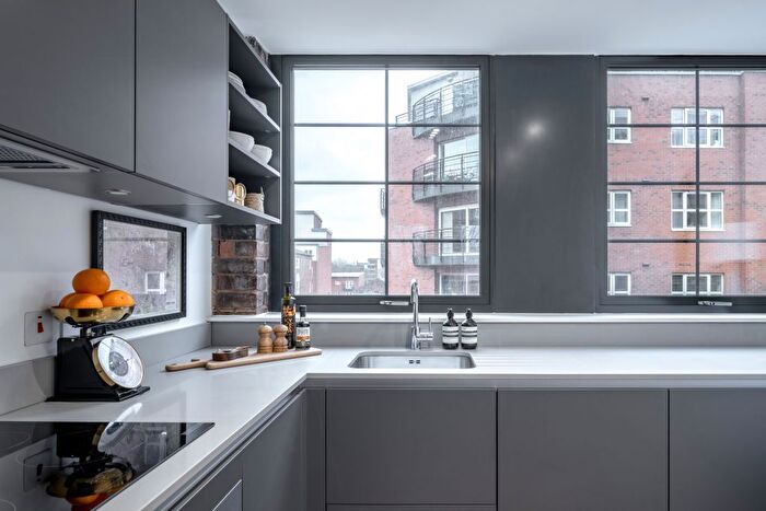 1 Bedroom Flat For Sale In Lockside Wharf, Scotland Street, Birmingham City Centre, B1