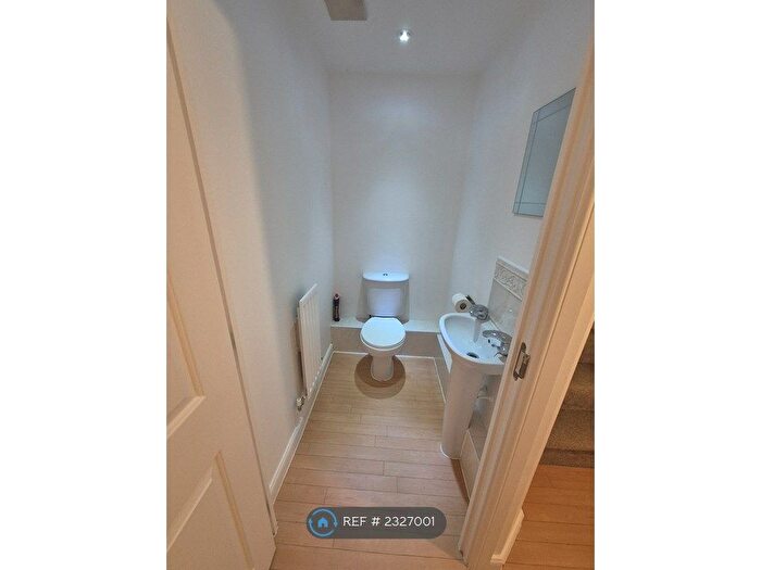 4 Bedroom Terraced House To Rent In Pingle Close, Shireoaks, Worksop, S81