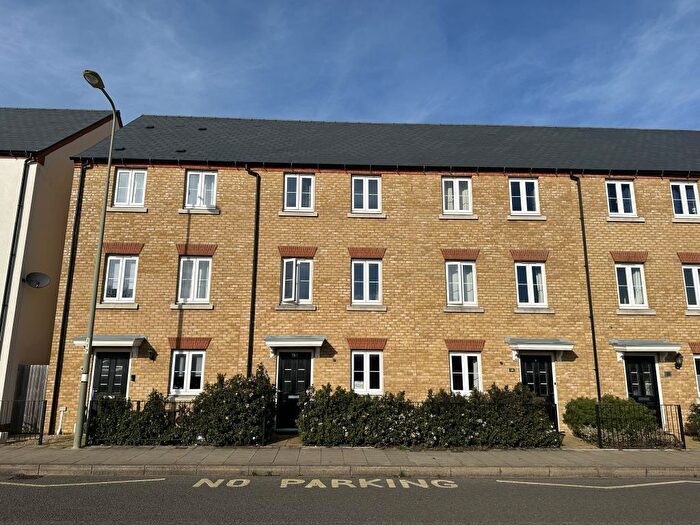 3 Bedroom Town House To Rent In Pioneer Way, Bicester, OX26