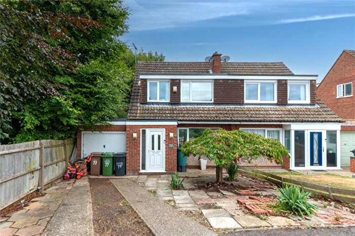 3 Bedroom Semi-Detached House For Sale In Ketton Close, Luton, Bedfordshire, LU2