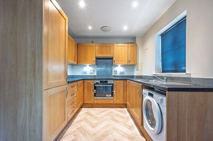 2 Bedroom Flat To Rent In Robson Avenue, Willesden, London, NW10