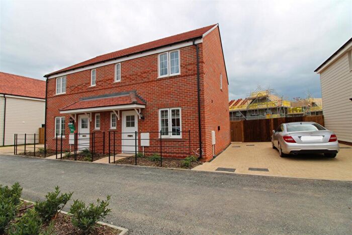 3 Bedroom Semi-Detached House To Rent In Anderson Way, Hampton Park, Littlehampton, BN17