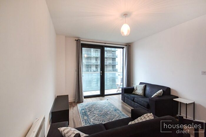 2 Bedroom Flat For Sale In Castle Bank Place, Glasgow, G11