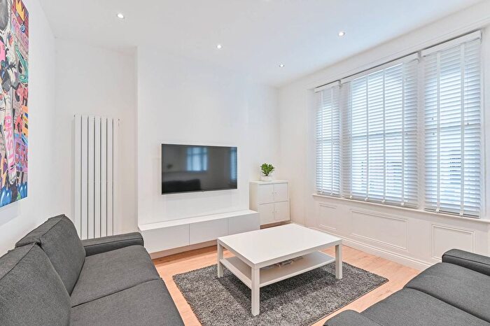 6 Bedroom Property To Rent In Bellefields Road, Brixton, London, SW9