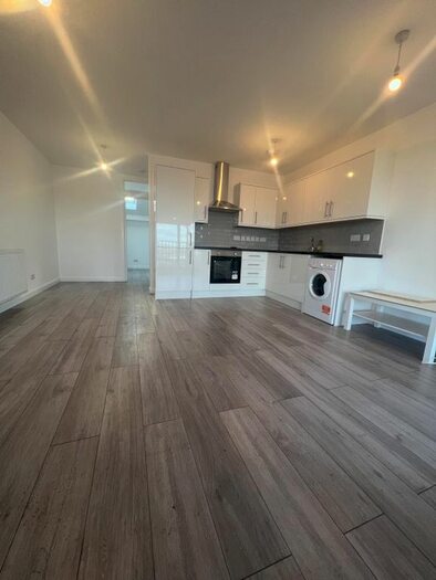 1 Bedroom Flat To Rent In Palace Gates Road, London, N22