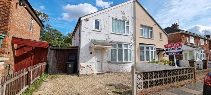 3 Bedroom Semi-Detached House For Sale In Roseneath Avenue, Leicester, LE4